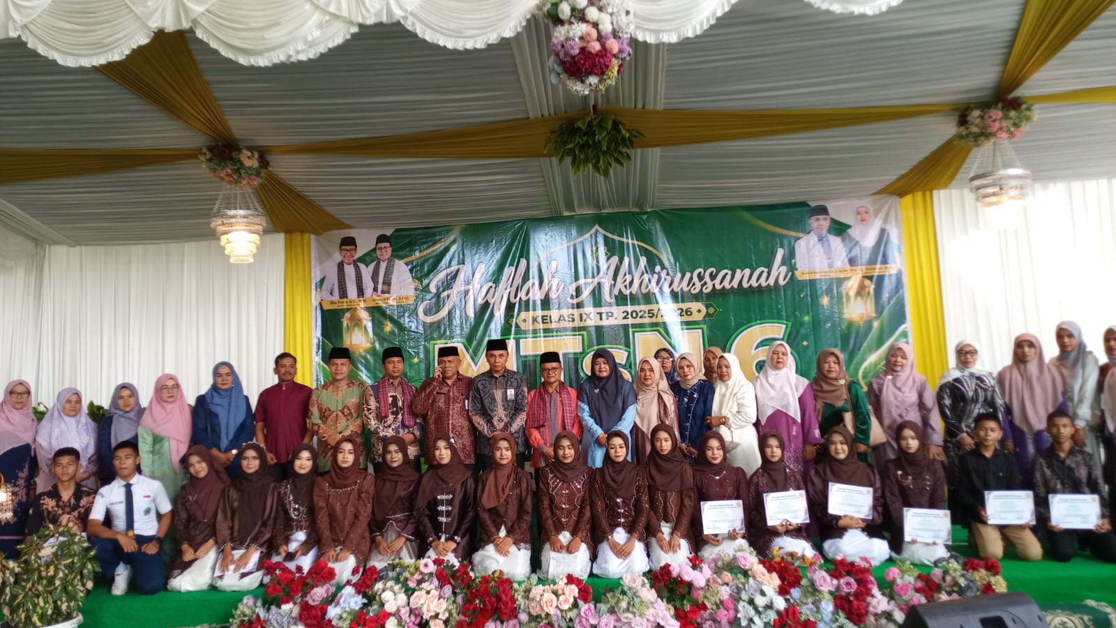  Belasan siswa MTsN 6 Tanah Datar raih beragam prestasi. 